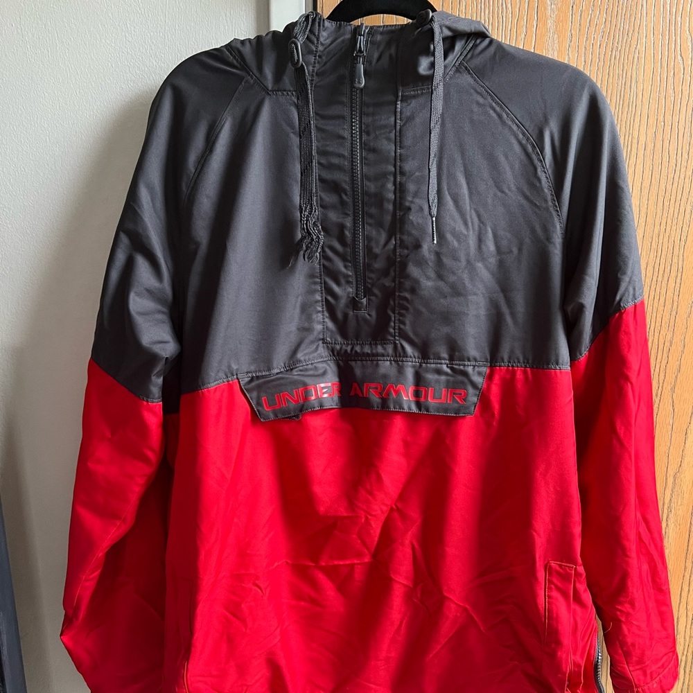 Under armor thermal hoodie quarter zip. Great for snowboarding and skiing!